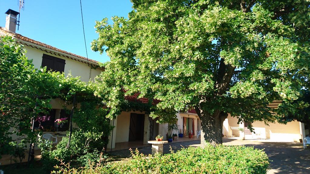Hostal Les Prairies Mas Roux Raphèle Exterior foto